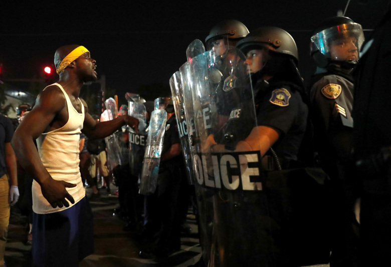 Νύχτα ταραχών στο Σεντ Λούις λόγω αθώωσης αστυνομικού