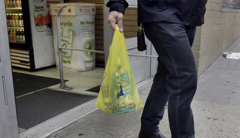 Αντίστροφη μέτρηση για την πλαστική σακούλα – Καταργείται σε 15 μέρες