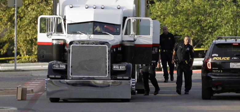 Εννέα άνθρωποι βρήκαν τραγικό θάνατο σε καρότσα φορτηγού