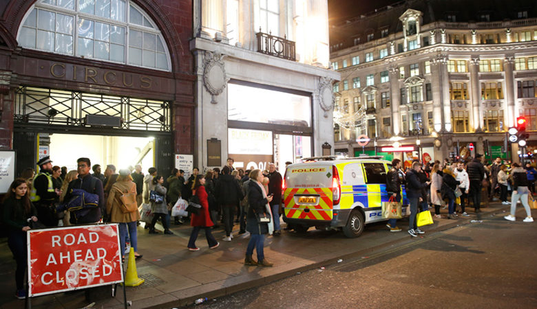 Η βρετανική αστυνομία ανέκρινε δύο άνδρες για το περιστατικό στο μετρό του Λονδίνου