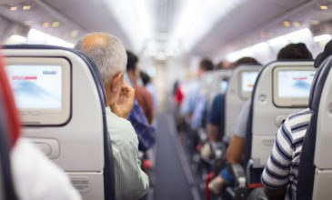 Χαμός σε πτήση για Αθήνα: Επιβάτης παρενόχλησε αεροσυνοδούς