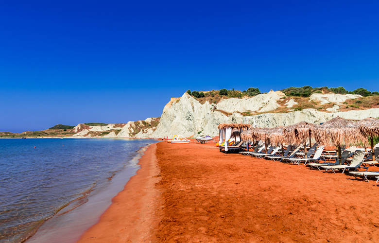 Εξωτική πορτοκαλί παραλία στην Ελλάδα; Ναι, στην Κεφαλονιά