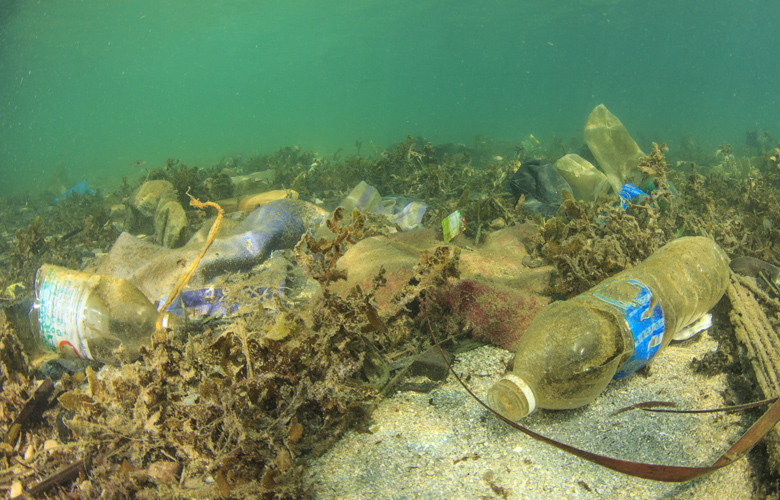Πείραμα για εντοπισμό πλαστικών στη θάλασσα με drones και δορυφόρους