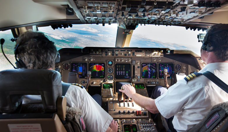Πιλότος σε πτήση από Σαντορίνη έγινε viral: «Το πατήσαμε λίγο παραπάνω το εργαλείο»