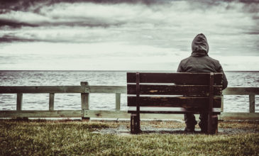 Πόσοι άνθρωποι υποφέρουν από μοναξιά σε όλο τον κόσμο