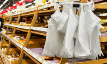 Από σήμερα αλλάζει η τιμή της πλαστικής σακούλας – Πόσο θα χρεώνεται
