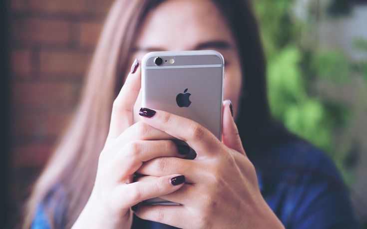 Η συγγνώμη της Apple για τη σκόπιμη επιβράδυνση στη λειτουργία παλιών iPhone