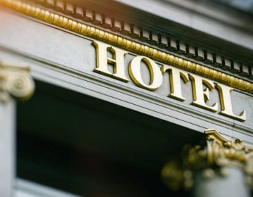 Μείωση του ΦΠΑ στον τουρισμό ζητούν οι ξενοδόχοι
