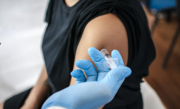 Κάλεσμα ΙΣΑ προς τις ομάδες υψηλού κινδύνου να εμβολιαστούν