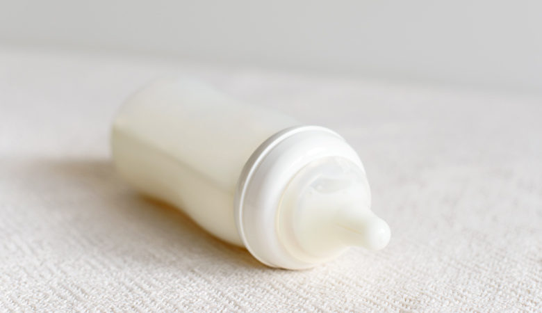 Πρόστιμο 561.000 ευρώ σε εταιρεία γαλακτοκομικών προϊόντων – Σκρέκας: «Η πάταξη της αισχροκέρδειας στο βρεφικό γάλα είναι καθήκον μας»