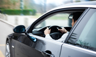 Αυτοκίνητο: Η σωστή θέση του καθίσματος που αποτρέπει πόνους στον αυχένα