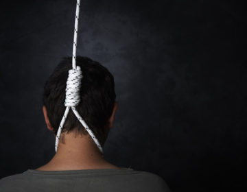 Οι ιρανικές αρχές εκτέλεσαν δημόσια έναν άνδρα που κρίθηκε ένοχος για το βιασμό και το φόνο ενός κοριτσιού