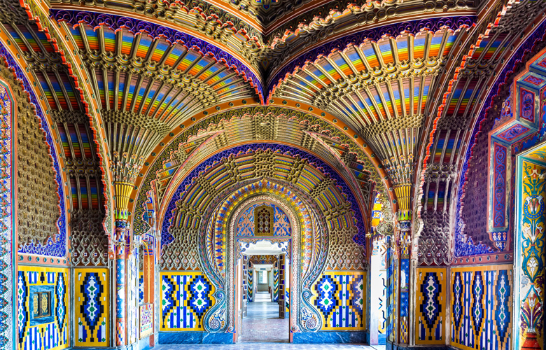 Κάστρο στη Τοσκάνη έχει τα χρώματα του ουράνιου τόξου