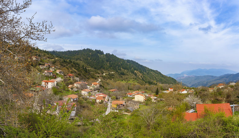 Παύλιανη, ένα χωριό σκαρφαλωμένο στα 1.030 μέτρα του όρους Οίτη