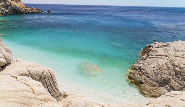 «Το πιο “περίεργο” και χαρισματικό ελληνικό νησί» που ξεχώρισε ο ταξιδιωτικός οδηγός «Lonely Planet» στους 50 κορυφαίους προορισμούς