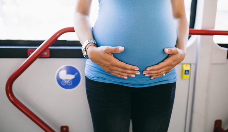 Εμβόλιο AstraZeneca: Τι ισχύει με τις έγκυες – Νέα δεδομένα για τη 2η δόση