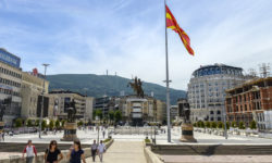Ευρωπαίοι αξιωματούχοι στην ΠΓΔΜ για τις ενταξιακές συνομιλίες