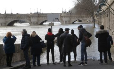 Το Παρίσι ετοιμάζεται για πλημμύρες από το Σηκουάνα