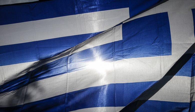 Μαγνησία: Κατέβασαν και έσκισαν την ελληνική σημαία από νηπιαγωγείο