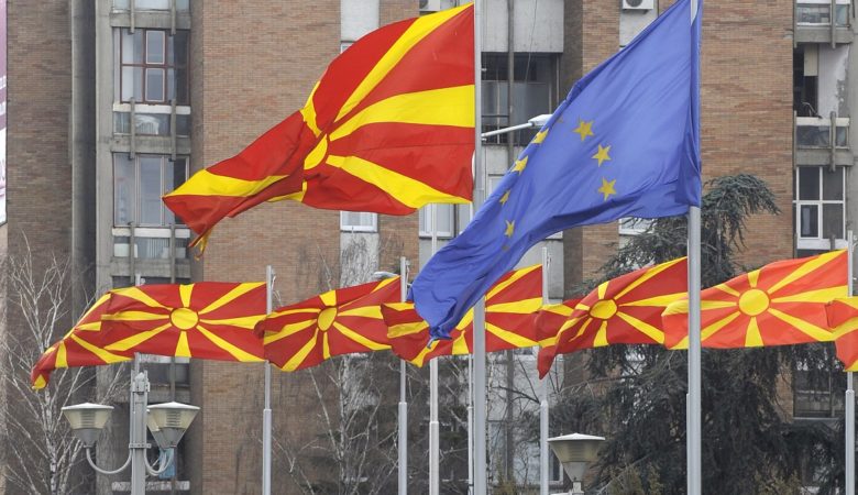 Τα Σκόπια αδειάζουν τον διαπραγματευτή τους και δείχνουν σε συμβιβασμό