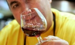 Τι παθαίνει ο εγκέφαλος ακόμη και με ένα ποτήρι κρασί τη μέρα