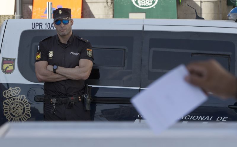 Αποκλεισμένα 1.300 σχολία από την ισπανική αστυνομία