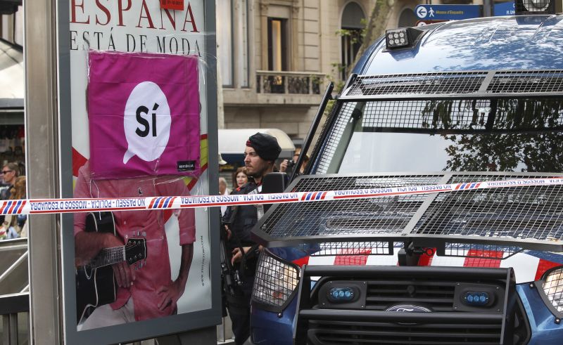 Σε αστυνομικό κλοιό η Καταλονία λίγο πριν το δημοψήφισμα