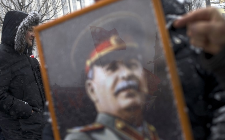 Το Κρεμλίνο αποφάσισε να αποκαθηλώσει το Στάλιν