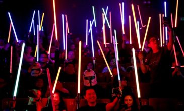 Το Star Wars 8 «επιμένει» στην κορυφή του box-office