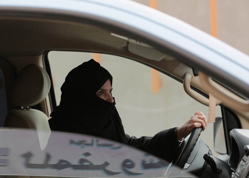 Επιτέλους, οι γυναίκες θα μπορούν να οδηγούν στη Σαουδική Αραβία