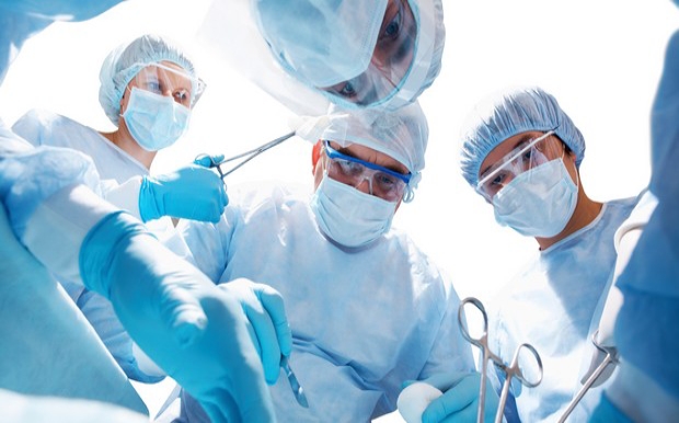 Η αδιανόητη κίνηση χειρουργού στο συκώτι δύο ασθενών που τον τελείωσε από την Ιατρική