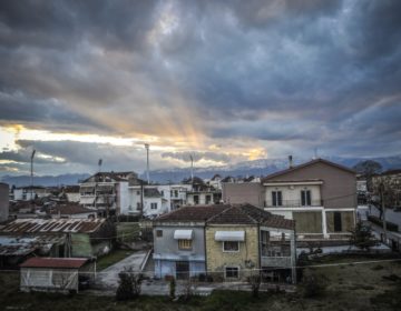 Καιρός: Νεφώσεις με τοπικές βροχές στα κεντρικά και τα νότια