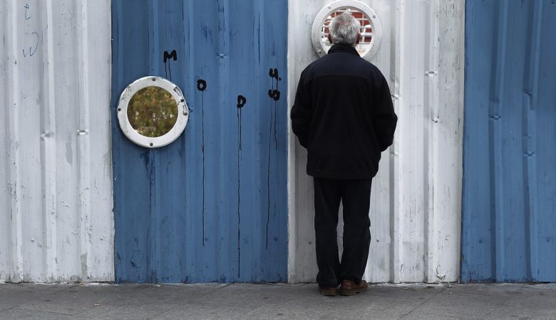 To ελληνικό παράδοξο με τις συντάξεις: Λιγότεροι οι φτωχοί συνταξιούχοι