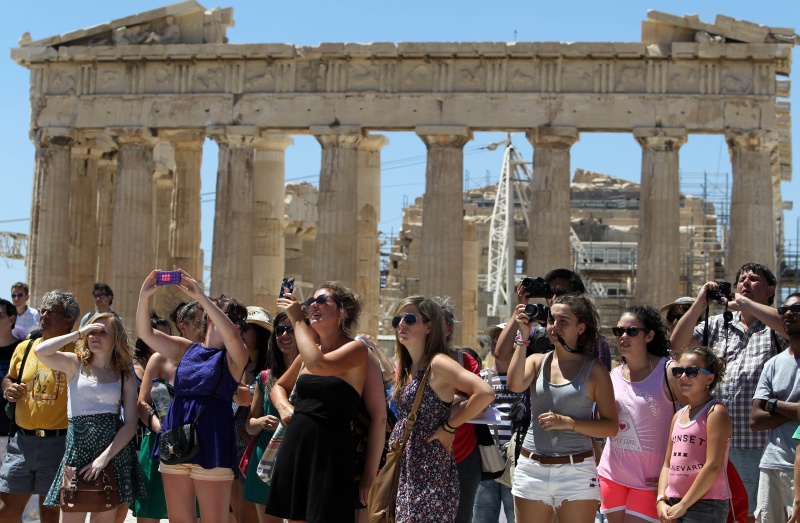 Στα 27 εκατομμύρια οι τουρίστες στην Ελλάδα το 2017