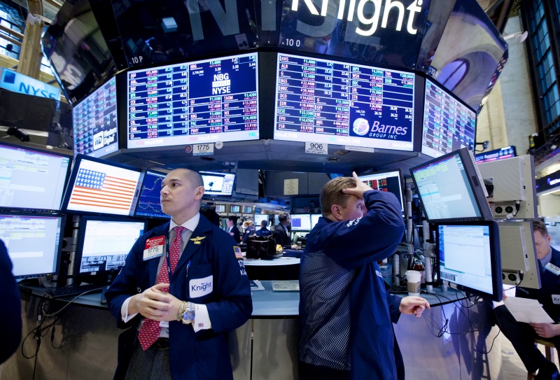 Πρωτοφανές sell-off στη Γουολ Στριτ – Δραματικές απώλειες για τον Dow Jones