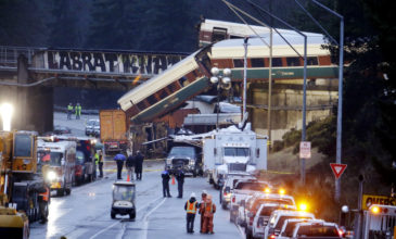 Τρεις νεκροί από τον εκτροχιασμού τρένου στην Ουάσινγκτον