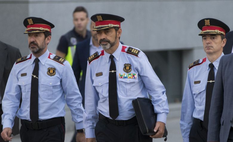 Καθαιρέθηκε ο Καταλανός Αρχηγός της Αστυνομίας, ήρωας των αυτονομιστών