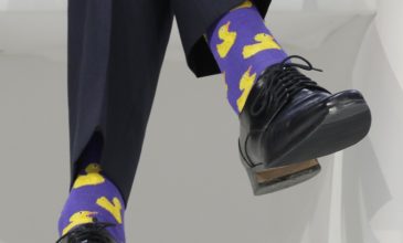 Πρωθυπουργός πήγε στο Νταβός με κάλτσες με κίτρινα παπάκια!