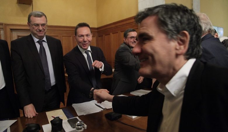 Συνάντηση Τσακαλώτου-Στουρνάρα ενόψει του Eurogroup της Δευτέρας