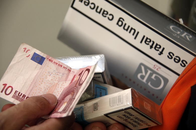 Πανωλεθρία στα κρατικά ταμεία εξαιτίας των φόρων στα τσιγάρα