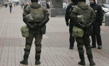 Ουκρανία: Άνδρας απειλεί να πυροδοτήσει χειροβομβίδα στην έδρα της κυβέρνησης