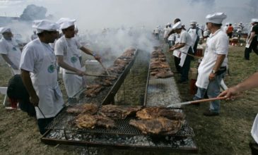 Δέκα τόνοι κρέας στο μεγαλύτερο μπάρμπεκιου του κόσμου