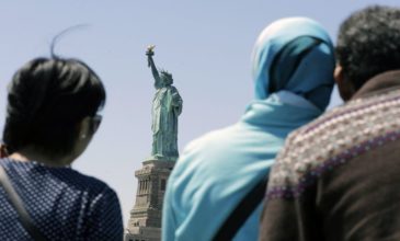 «Οι οικογένειες μεταναστών που εισέρχονται παράτυπα στη χώρα θα χωρίζονται»