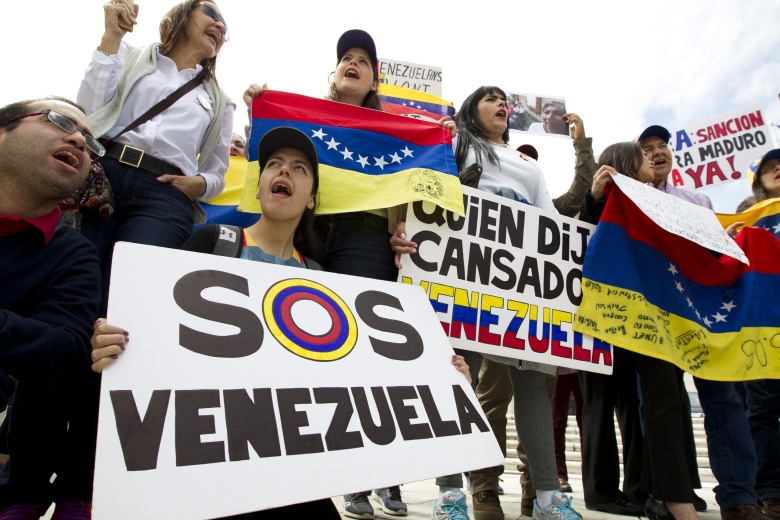 Νίκησε η αποχή στη Βενεζουέλα – 10 νεκροί από τις ταραχές