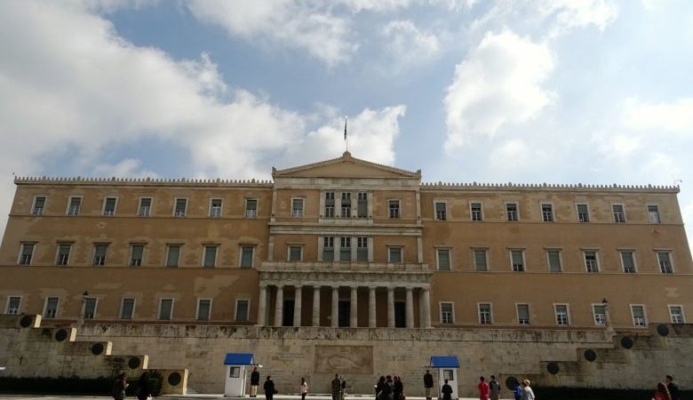 Αρχίζει η τριήμερη μάχη στη Βουλή για τα Τέμπη: Σύσσωμη η αντιπολίτευση στηρίζει την πρόταση μομφής κατά της κυβέρνησης που καταθέτει το ΠΑΣΟΚ
