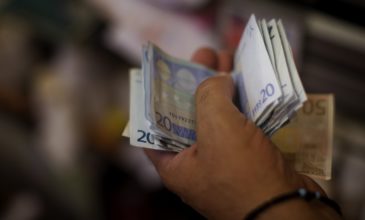 Τρεις αποφάσεις για οικονομική βοήθεια 1.000 ευρώ σε ανέργους