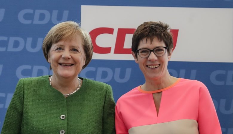 Η Μέρκελ «δείχνει» τη διάδοχό της στην ηγεσία του CDU