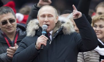 Ο Πούτιν υπόσχεται «λαμπρό μέλλον» και «νίκες» στους Ρώσους