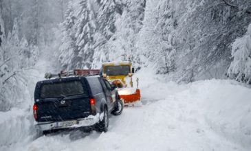 Χιόνια και σφοδρές βροχοπτώσεις πλήττουν τα Τρίκαλα